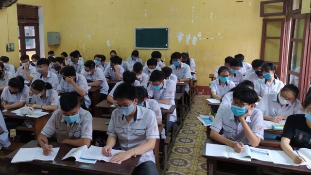 Sáng nay, học sinh 30 tỉnh thành đi học lại sau nghỉ tránh dịch Covid-19