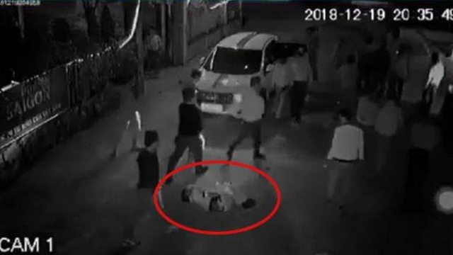 Vì sao đàn em Đường Nhuệ đánh nam thanh niên tàn phế ngay trước cửa nhà?
