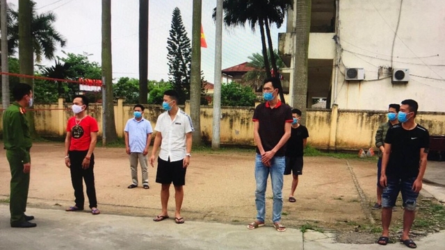 Hải Dương bắt ổ bạc lớn với 15 con bạc và hơn 300 triệu đồng