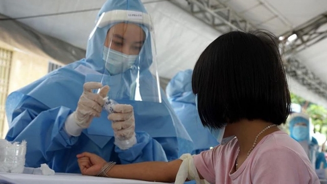 Bộ Y tế chi viện chuyên gia điều trị, xét nghiệm cho Huế, Quảng Nam