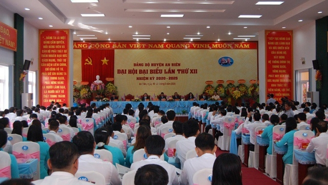 Góp ý văn kiện còn xuôi chiều, ít tranh luận tại Đại hội
