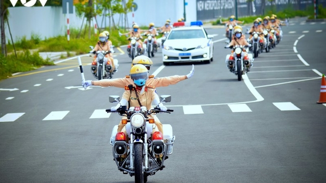 TPHCM ra mắt Đội hình nữ CSGT dẫn đoàn