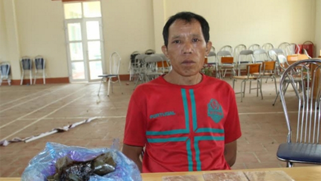 Lào Cai: Bắt đối tượng vận chuyển 3 bánh heroin cùng 800g thuốc phiện