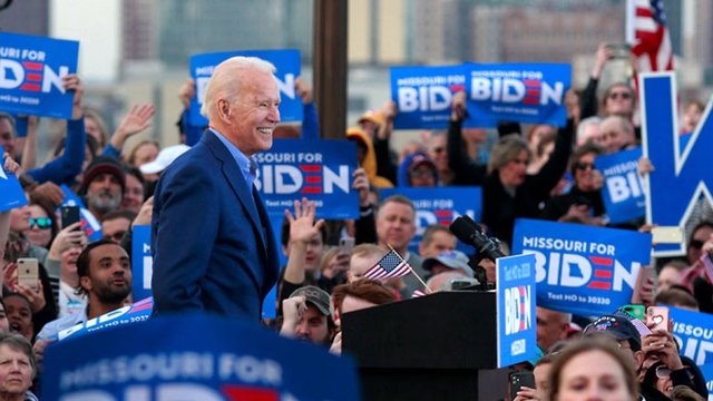 “Bóng ma quá khứ” vẫn đeo bám đảng Dân chủ bất chấp lợi thế của Biden trước Trump
