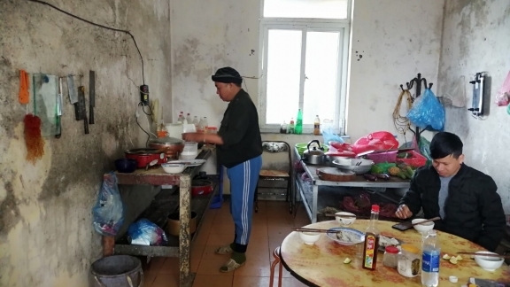 Những “cư dân” giữ cánh sóng của Đài TNVN trên cổng trời Phja Oắc