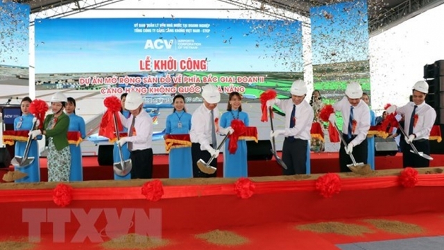 Work starts on expanding aircraft apron at Da Nang Airport