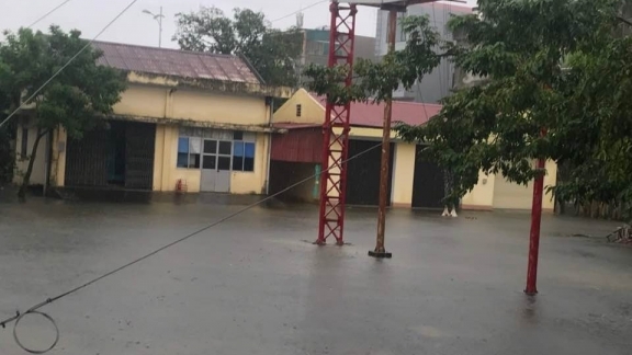Nước lũ dâng cao đe dọa an toàn Đài Phát sóng khu vực Bắc Trung Bộ