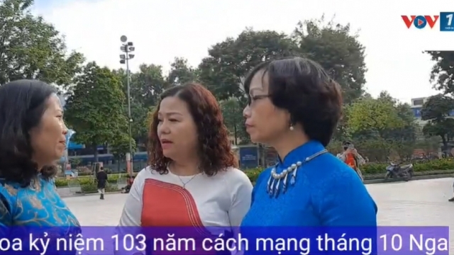 Clip: Dâng hoa kỷ niệm 103 năm cách mạng Tháng Mười Nga