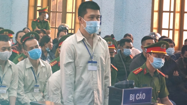 Gia Lai: Xét xử Hùng "si-đa" và 105 đối tượng đánh bạc trong vườn điều