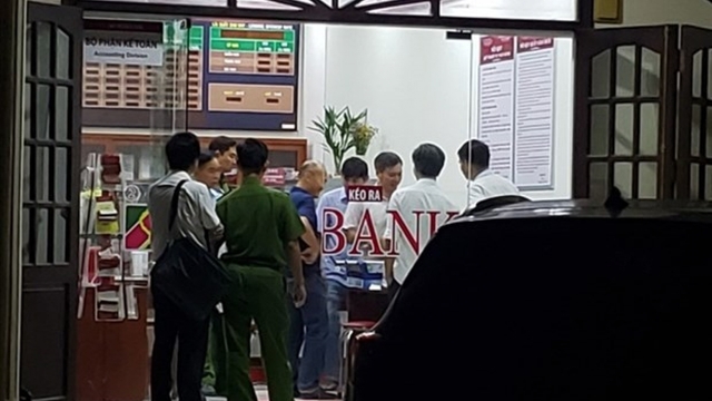 Truy tìm đối tượng nghi cầm lựu đạn vào cướp ngân hàng ở Đồng Nai