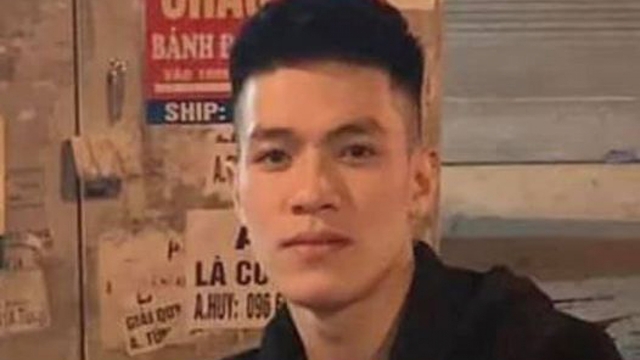 Nghĩ bị nhìn đểu, nam thanh niên mang kiếm chém đối phương