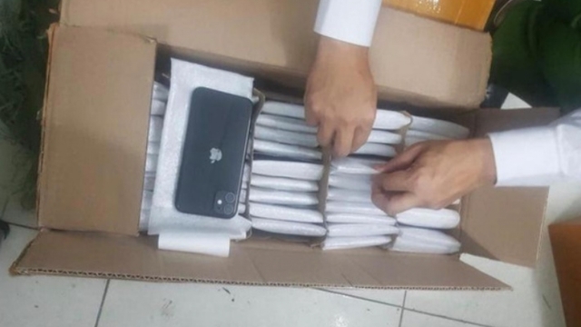 Bắt lô hàng 770 điện thoại nhập lậu, trị giá hơn 8 tỷ đồng tại Hà Nội