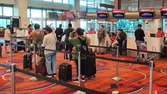 2 chuyến bay đưa 240 người Việt Nam từ Singapore về nước hạ cánh ở Cần Thơ