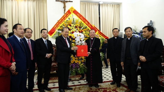 Phó Thủ tướng Trương Hòa Bình chúc mừng Giáng sinh đồng bào giáo dân