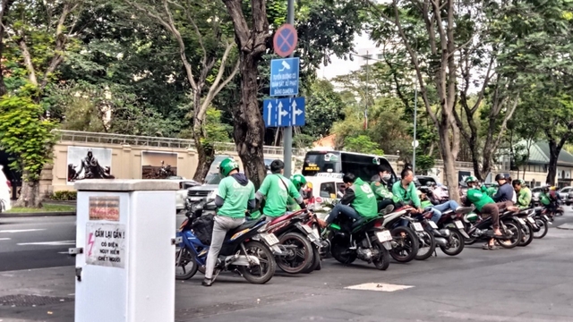 Tài xế Grab ở TPHCM mong muốn được điều chỉnh giảm giá cước
