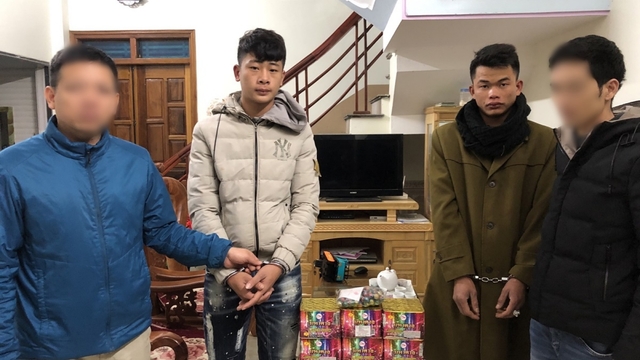 Bắt giữ đối tượng vận chuyển pháo trái phép tại Sơn La