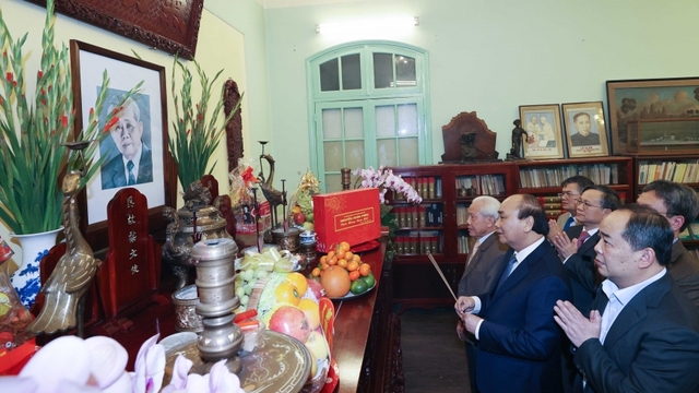 Thủ tướng dâng hương tưởng nhớ các lãnh đạo tiền bối của Đảng, Nhà nước
