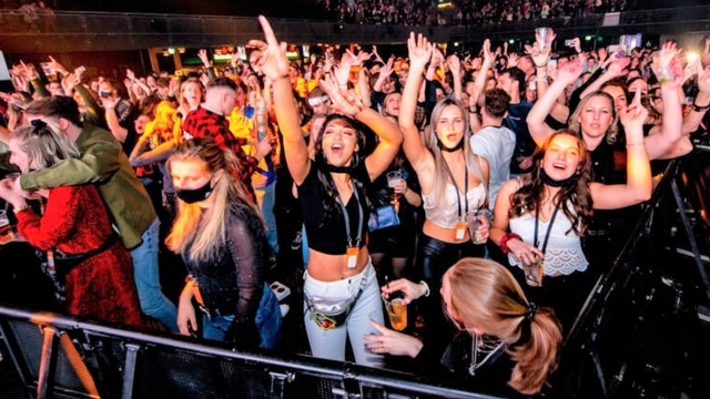 Amsterdam: 1.300 người tham gia thử nghiệm để tổ chức sự kiện trong điều kiện đại dịch