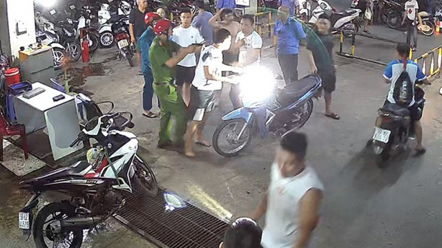 Mâu thuẫn sau va chạm xe máy, nam thanh niên rút dao đâm chết người