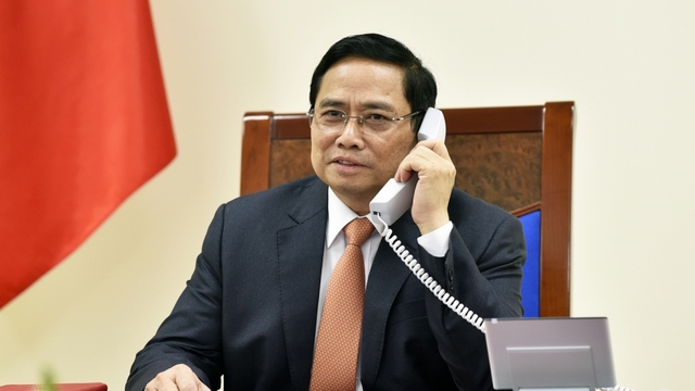 Thủ tướng Phạm Minh Chính điện đàm với Thủ tướng Singapore Lý Hiển Long