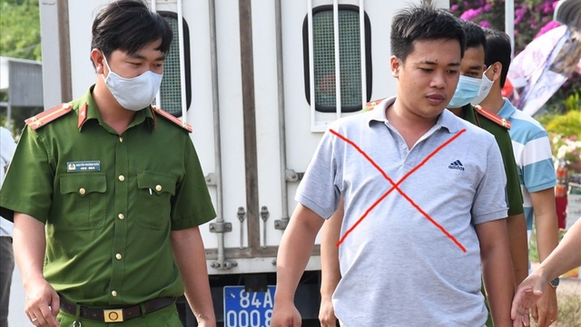 Bắt tên biến thái sàm sỡ, “khoe của quý” với nữ sinh