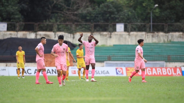 Hà Tĩnh hạ đẹp SLNA ngày ra mắt của HLV Thành Công