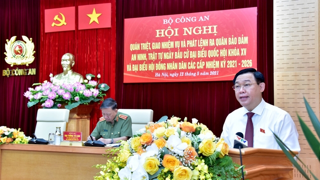Chủ tịch Quốc hội: Phát huy vai trò nòng cốt lực lượng vũ trang trong bảo vệ Ngày bầu cử