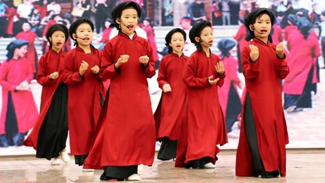 Về đất Tổ nghe điệu Xoan Làng Cổ