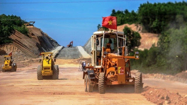 Cao tốc Cam Lộ - La Sơn tiến độ “rùa bò”, nhiều nhà thầu bị xử lý