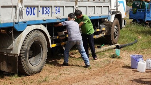 Tài xế chở dầu nhớt thải bị phạt 225 triệu đồng