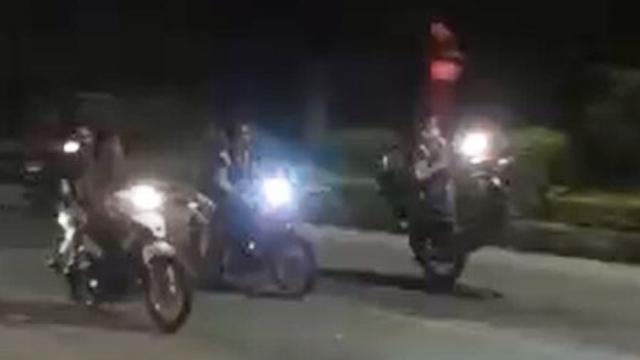 Triệu tập nhóm “quái xế” bốc đầu, nẹt bô gây náo loạn thị trấn