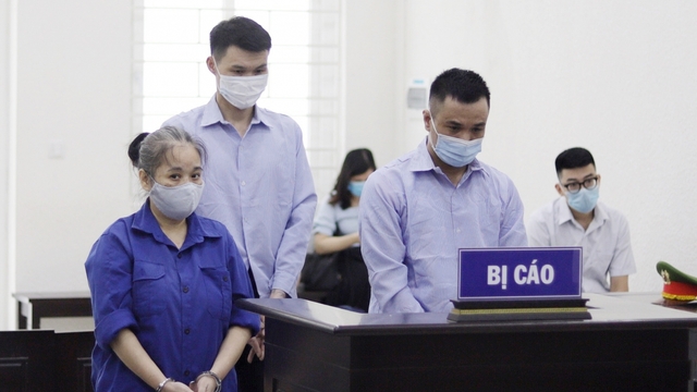 Lĩnh án tù vì dùng tiền giả đi siêu thị mua đồ