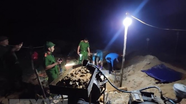 Truy quét các đối tượng khai thác vàng trái phép ở khu vực Đá Trắng
