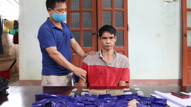 Công an Điện Biên bắt 1 đối tượng, thu 4 bánh heroin, 6.000 viên ma tuý tổng hợp