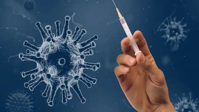 Người dân Hà Nội bắt đầu được tiêm vaccine COVID-19 diện rộng