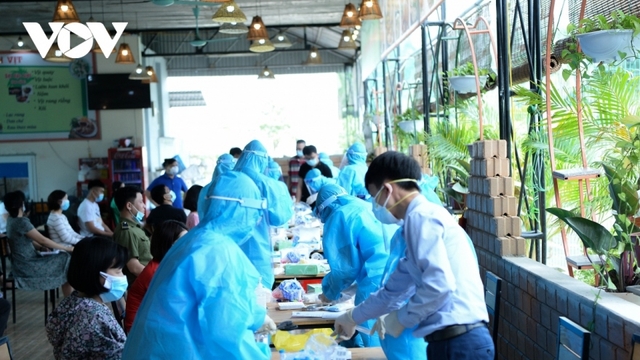 6 giờ qua, Việt Nam có thêm 329 ca mắc COVID-19 trong nước, riêng TP.HCM có 249 ca