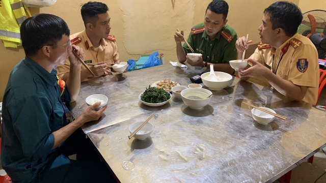 Chốt kiểm soát dịch trên đèo Hạ My