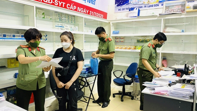 Làm giả hàng trăm giấy khám sức khỏe cho người thi bằng lái xe