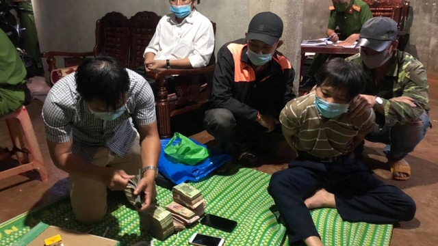 Bắt quả tang đối tượng tống tiền doanh nghiệp 1,8 tỷ đồng