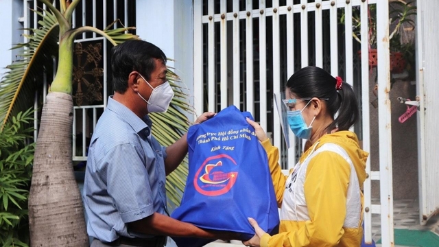 TP.HCM khẩn trương hỗ trợ tiền trọ, lương thực cho người dân gặp khó khăn