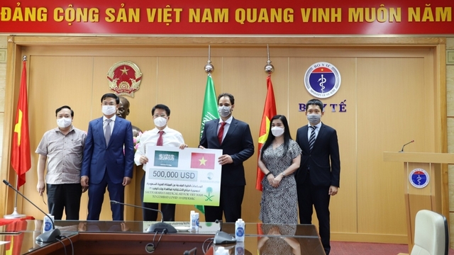 Bộ Y tế tiếp nhận gói hỗ trợ chống dịch COVID-19 từ Saudi Arabia