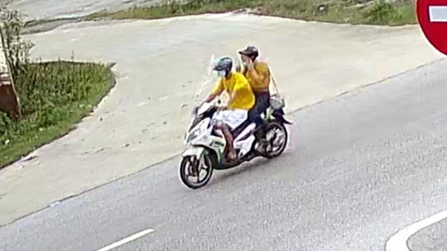 Đôi nam nữ phóng xe máy “thông chốt” bị phạt 10 triệu đồng