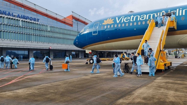 Van Don International Airport welcomes vaccine passport holders from France