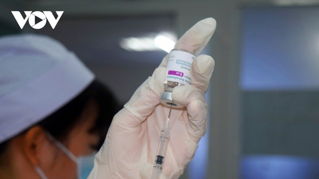 Đề nghị tiêm vaccine COVID-19 cho học sinh 12-18 tuổi ở TP.HCM