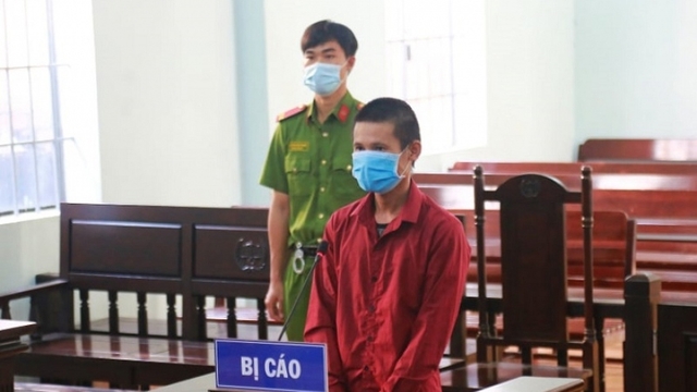 Lãnh 12 tháng tù vì tông xe vào công an kiểm soát ở chốt kiểm dịch COVID-19