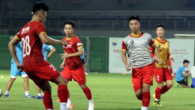 Vietnamese footballers train hard ahead of World Cup qualifiers
