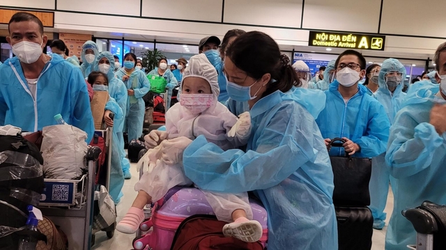 Ba chuyến bay đưa thai phụ, trẻ em, người bệnh từ TP.HCM về quê nhà Bắc Ninh