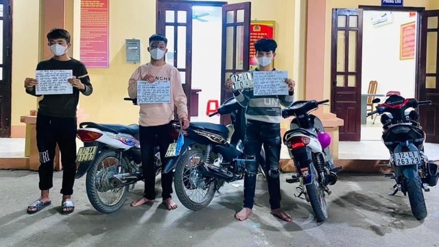 Bắt giữ nhóm thanh niên chạy xe lạng lách, đánh võng