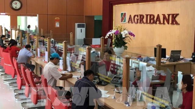 16 ngân hàng giảm 18.095 tỷ đồng lãi suất cho khách hàng bị ảnh hưởng bởi Covid-19