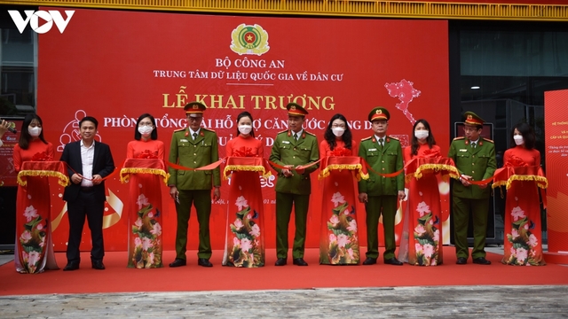 Tổng đài của Bộ Công an vừa khai trương, hơn 9.000 cuộc gọi hỏi về căn cước công dân